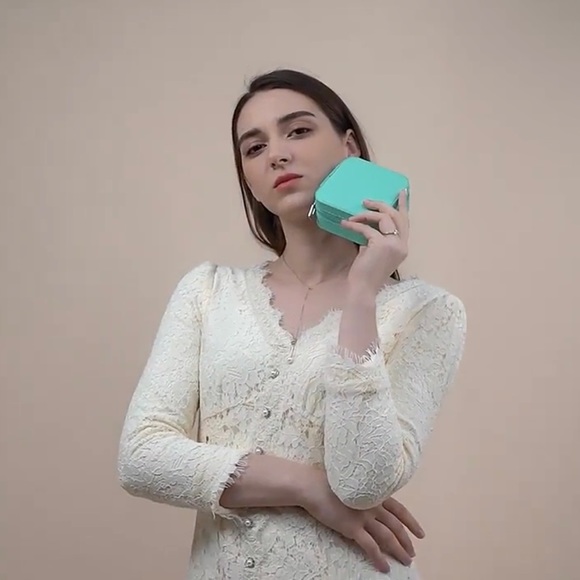 Miniature Travel Jewelry Organizer Box - Picture 3 of 9